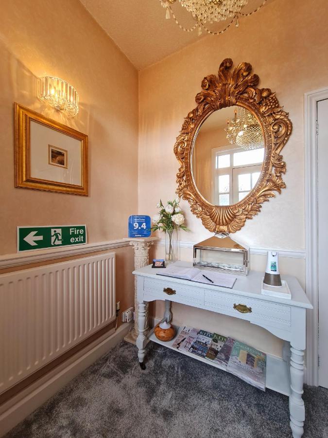 Beaufort Lodge - Central Location & Free Parking Тонтон Экстерьер фото