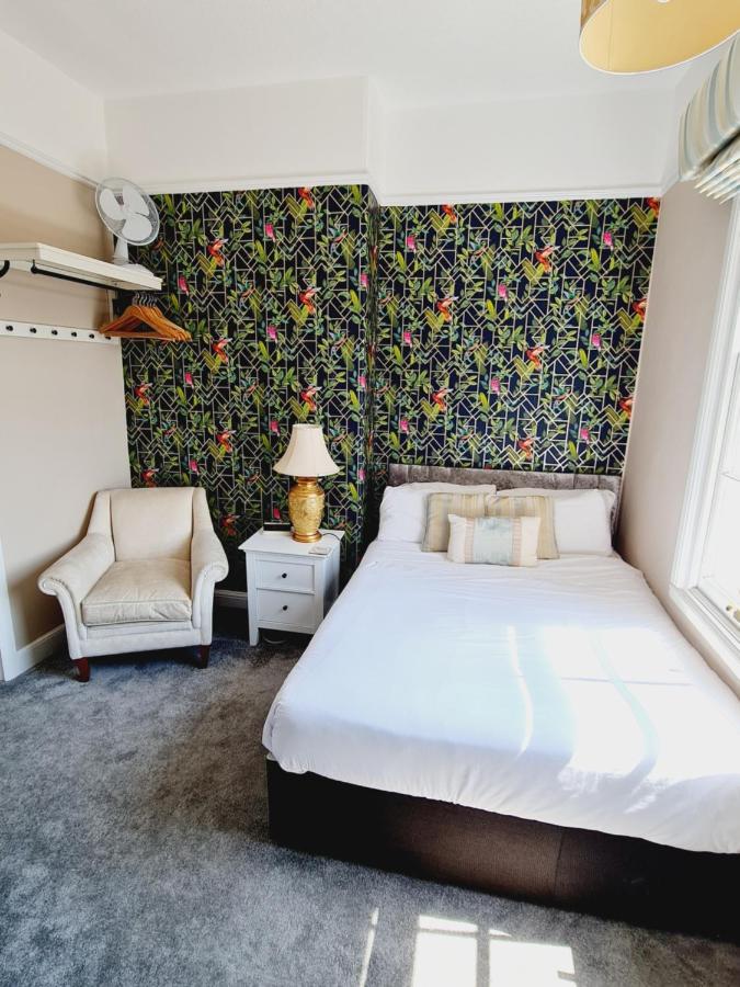 Beaufort Lodge - Central Location & Free Parking Тонтон Экстерьер фото