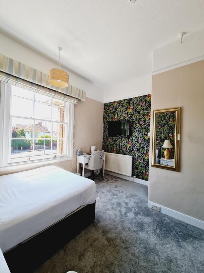 Beaufort Lodge - Central Location & Free Parking Тонтон Экстерьер фото