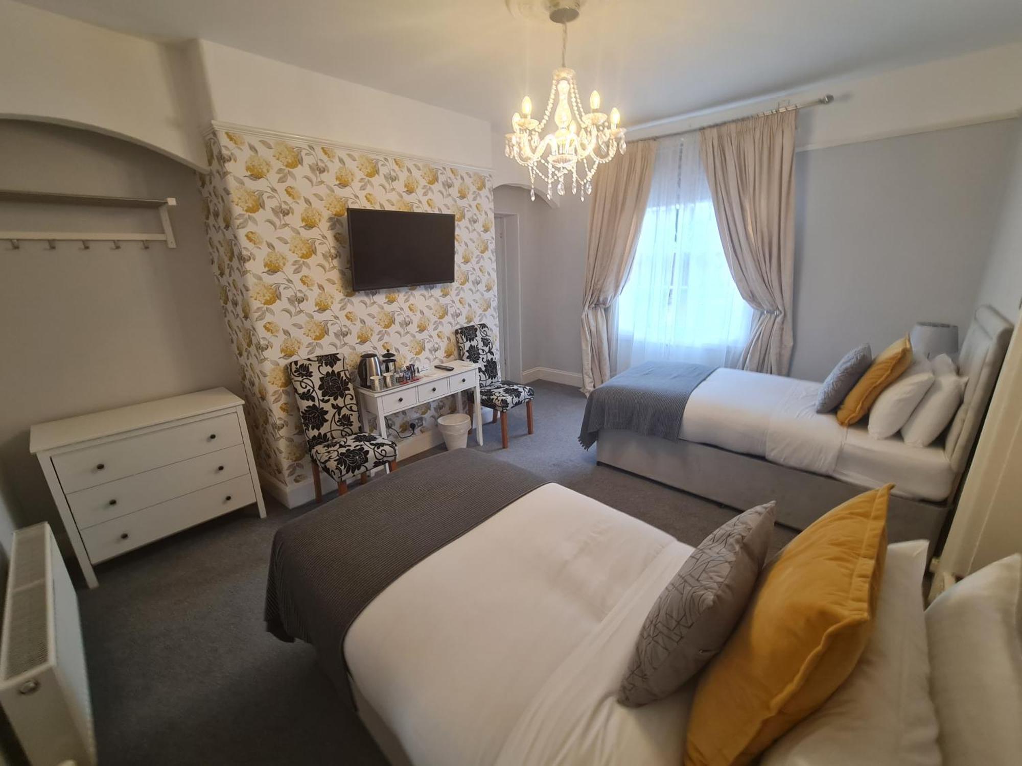 Beaufort Lodge - Central Location & Free Parking Тонтон Экстерьер фото